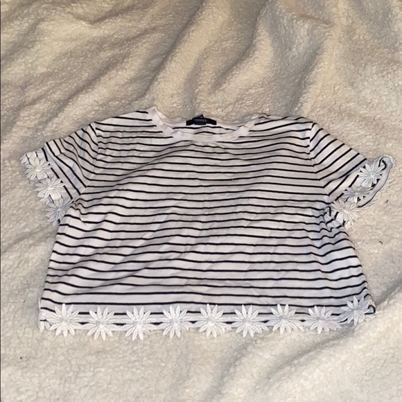 Forever 21 Tops - black and white crop top from forever 21